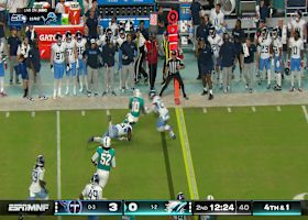 Quandre Diggs out races Hill to the sideline for massive fourth down stop