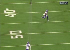 Nesbit gallops in wide-open space for a 24-yard reception