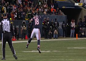 Caleb Williams delivers perfect throw on run for 27-yard gain to Olamide Zaccheaus