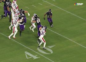 Derrick Henry infiltrates Patriots' territory on 23-yard gallop in third quarter