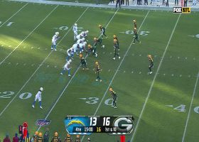 Keenan Allen finds opening in zone coverage for 38-yard gain
