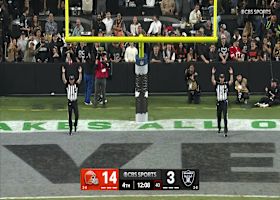 Andre Szmyt's 53-yard FG try just squeaks in to extend Browns' lead to 17-3