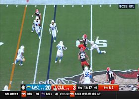 Troy Dye takes down Chubb for HUGE fourth-down stop