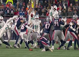 Zach Sieler goes AIRBORN to block Borregales' FG attempt