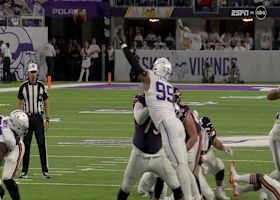 Williams zips a 16-yard TD to Allen between Vikings' defenders