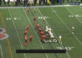 Najee Harris steamrolls down sideline on 22-yard run