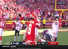 Mahomes burns Broncos' blitz with 31-yard loft to Hopkins