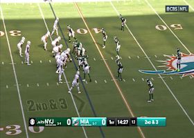 Waddle takes Tua's laser on in-breaking route for 20-yard gain into Jets territory