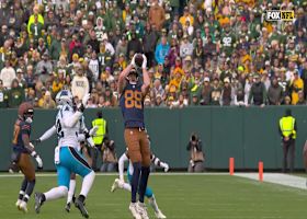 Love finds Luke Musgrave downfield for 21-yard catch