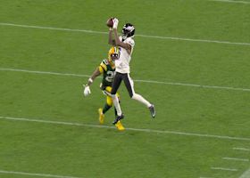 DeVonta Smith stays inbounds for a 16-yard gain on third-down 