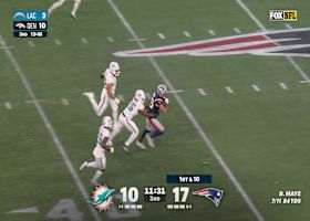 Drake Maye locates Hunter henry on the move for a 29-yard catch and run