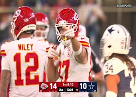 Mahomes' 22-yard connection with Travis Kelce gets Chiefs near midfield mark