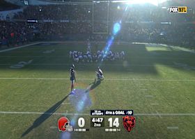 Cairo Santos's 35-yard FG glances off upright in Chicago cold