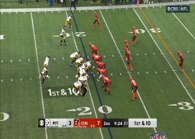 Pickett dumps it to Warren for 15-yard connection to move the chains